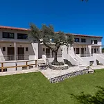 Dionysus & Appartement