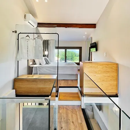 Dionysus & إيريسوس