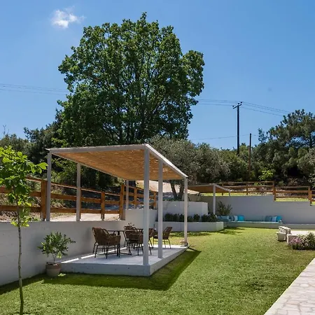 شقة Dionysus & إيريسوس