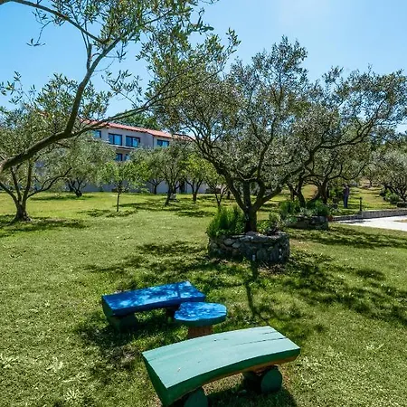 شقة Dionysus & إيريسوس