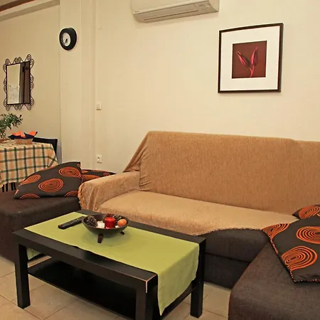 شقة Dionysus & إيريسوس