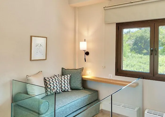 Dionysus & Appartement Ierissos